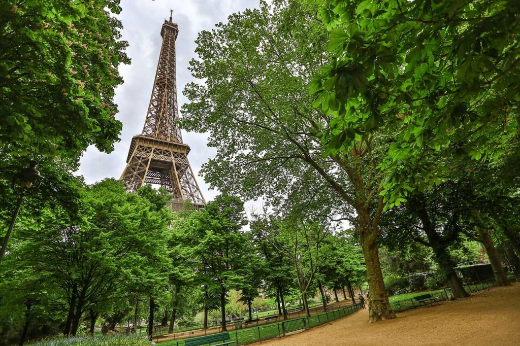 Champ-de-Mars---Tour-Eiffel,-Paris,-France