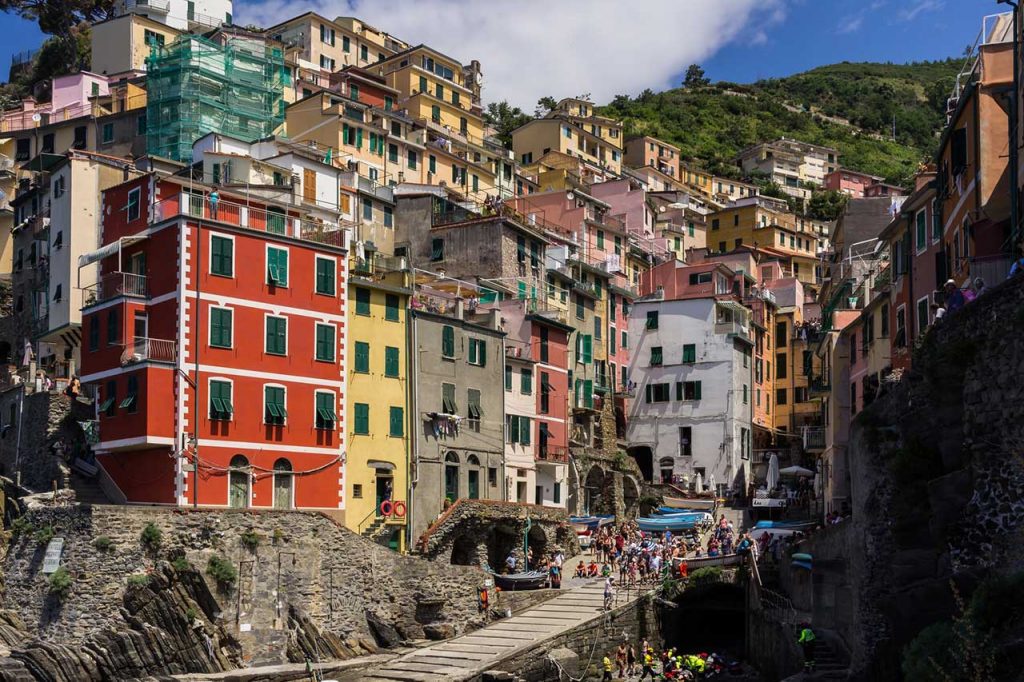 Coloured-buildings-in-Vernazza